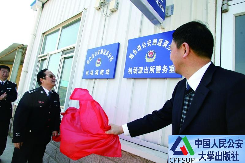 按住Ctrl键+鼠标滚轮缩放