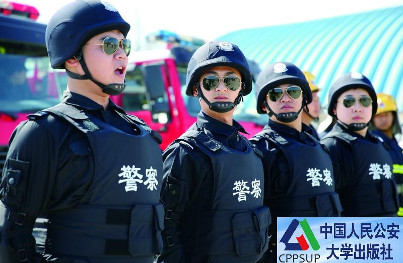 按住Ctrl键+鼠标滚轮缩放