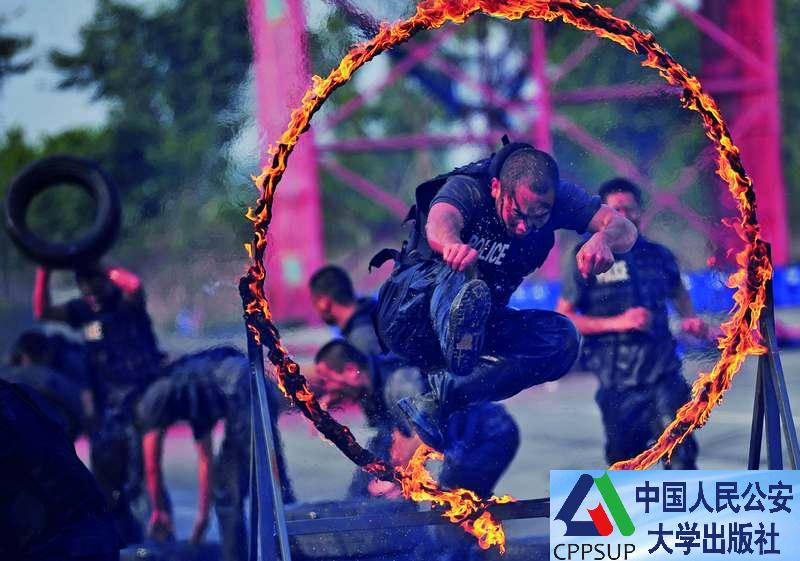 按住Ctrl键+鼠标滚轮缩放