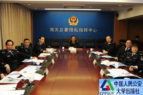 按住Ctrl键+鼠标滚轮缩放