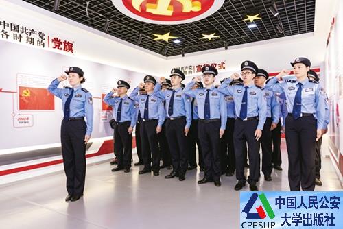 按住Ctrl键+鼠标滚轮缩放