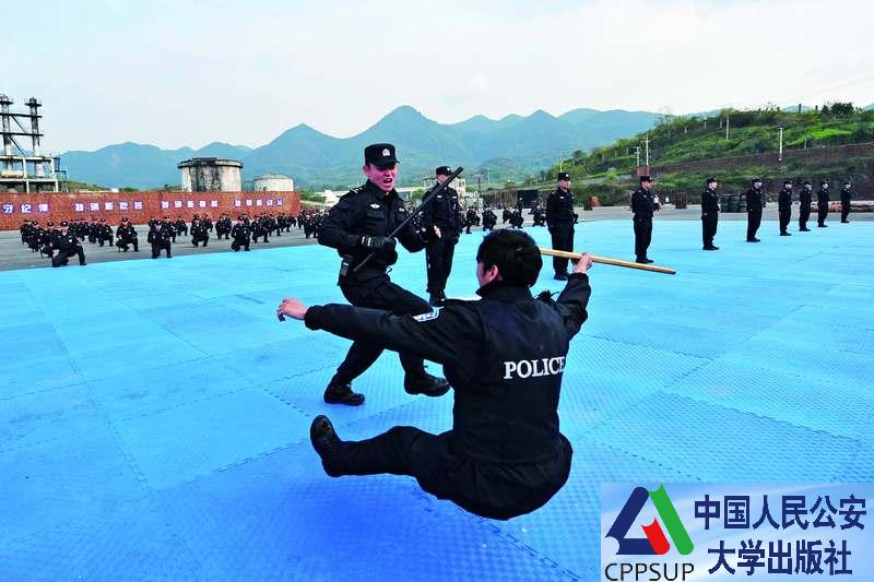 按住Ctrl键+鼠标滚轮缩放