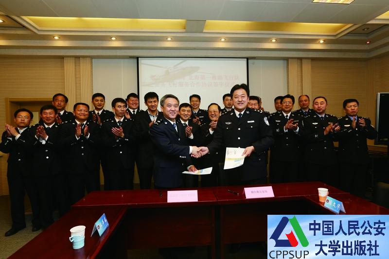 按住Ctrl键+鼠标滚轮缩放